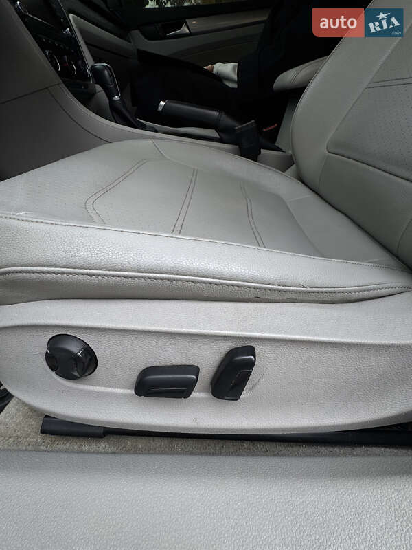 Седан Volkswagen Passat 2015 в Дніпрі