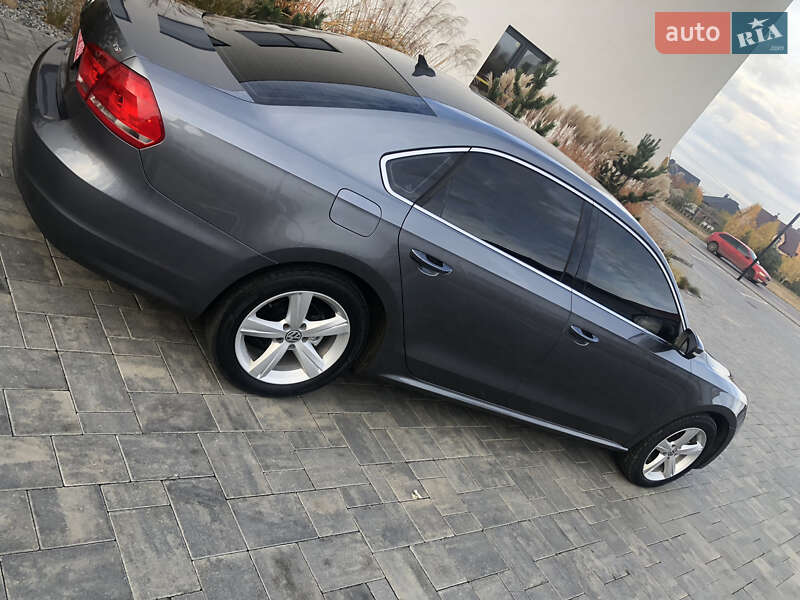 Седан Volkswagen Passat 2015 в Луцке