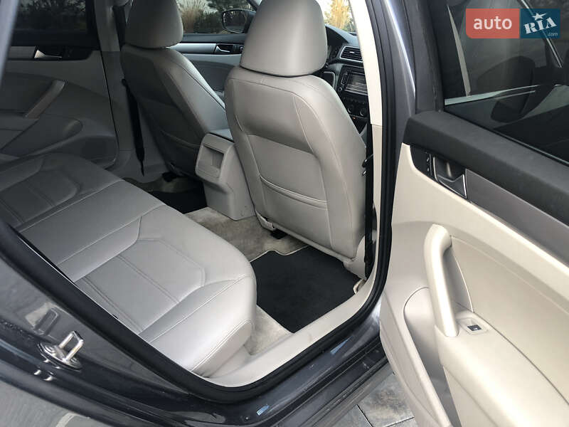 Седан Volkswagen Passat 2015 в Луцке