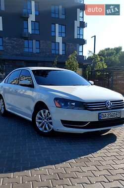 Седан Volkswagen Passat 2014 в Кропивницком