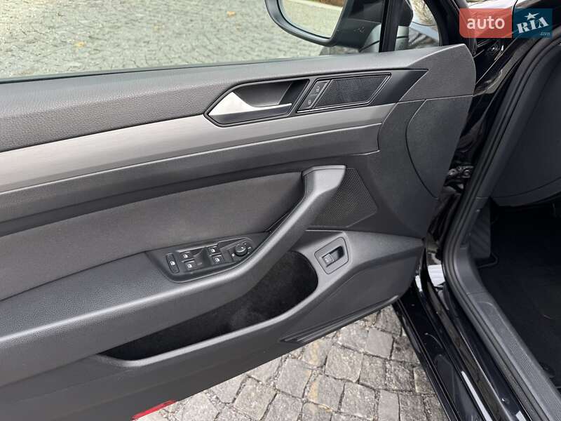 Универсал Volkswagen Passat 2021 в Сваляве