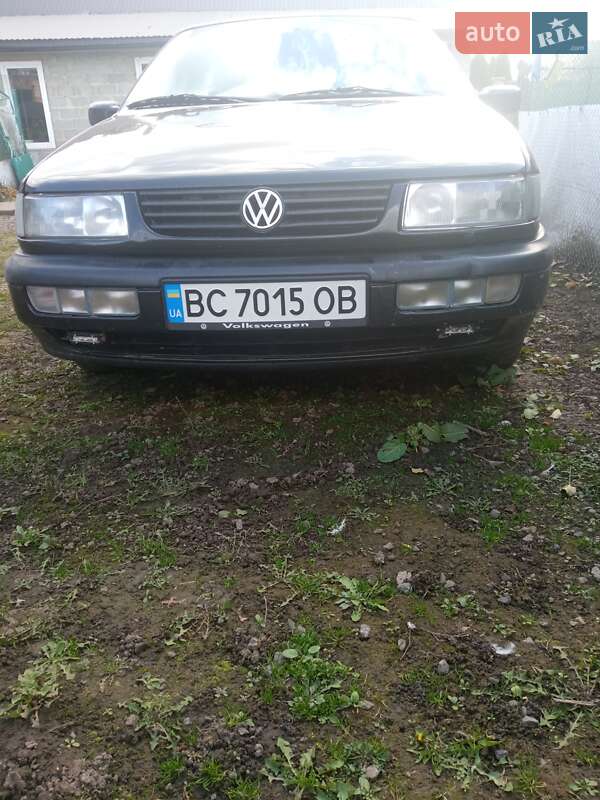 Седан Volkswagen Passat 1996 в Львове