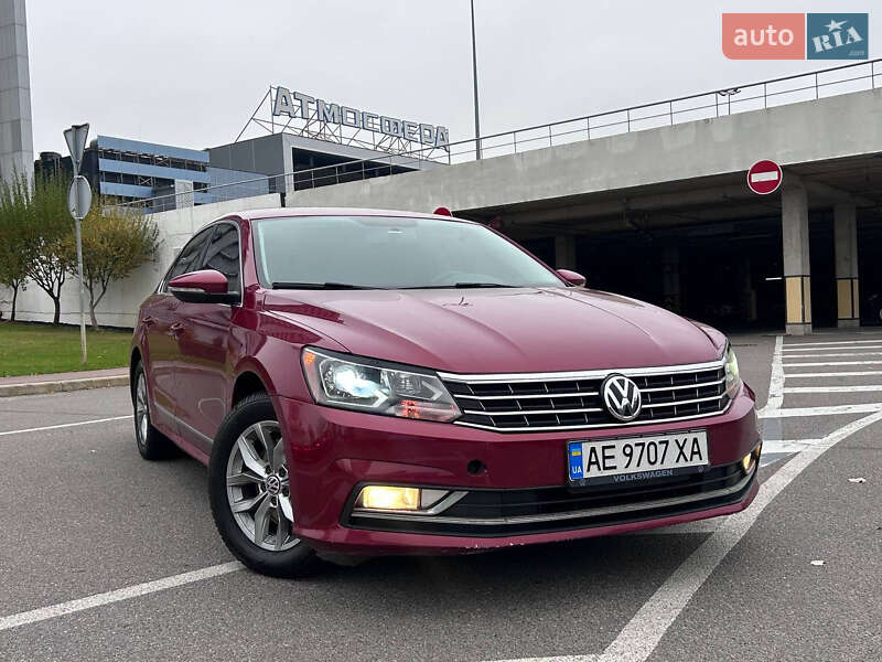 Седан Volkswagen Passat 2016 в Киеве
