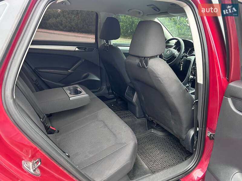 Седан Volkswagen Passat 2016 в Киеве