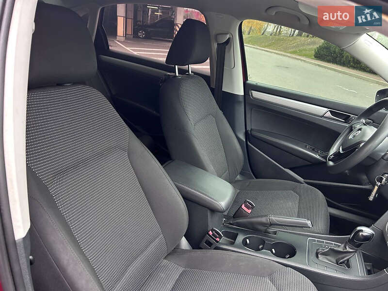 Седан Volkswagen Passat 2016 в Киеве