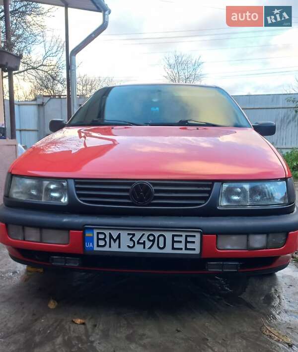 Седан Volkswagen Passat 1995 в Глухове
