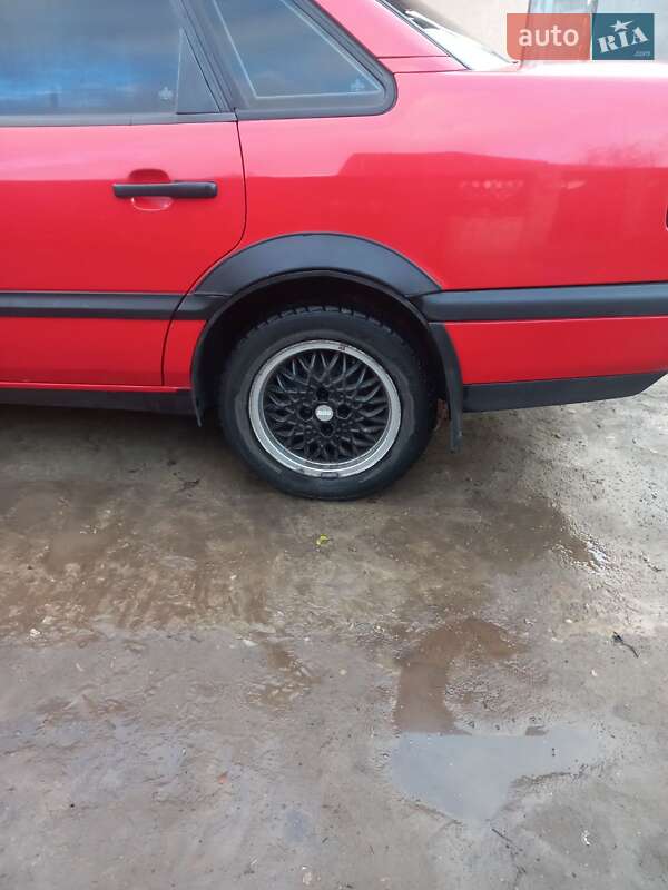 Седан Volkswagen Passat 1995 в Глухове