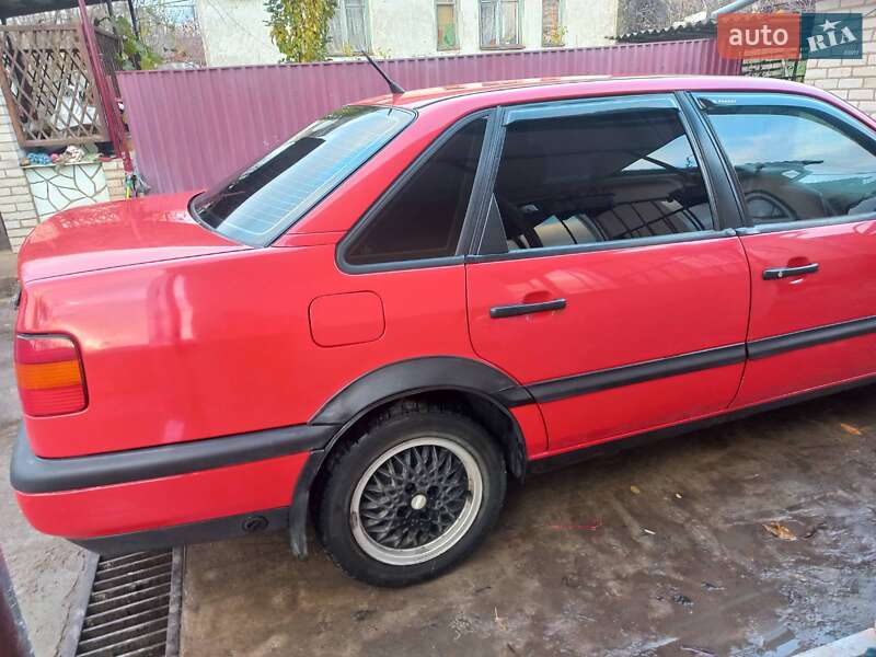 Седан Volkswagen Passat 1995 в Глухове