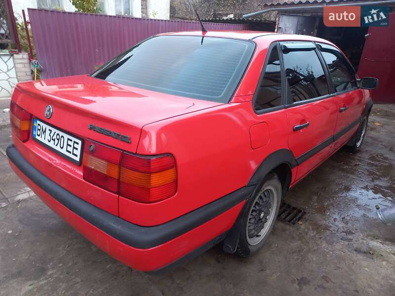Седан Volkswagen Passat 1995 в Глухове