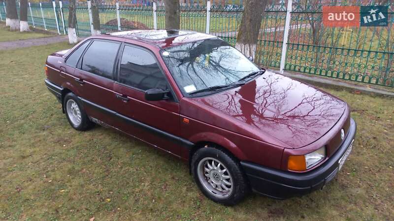 Седан Volkswagen Passat 1991 в Гайсине