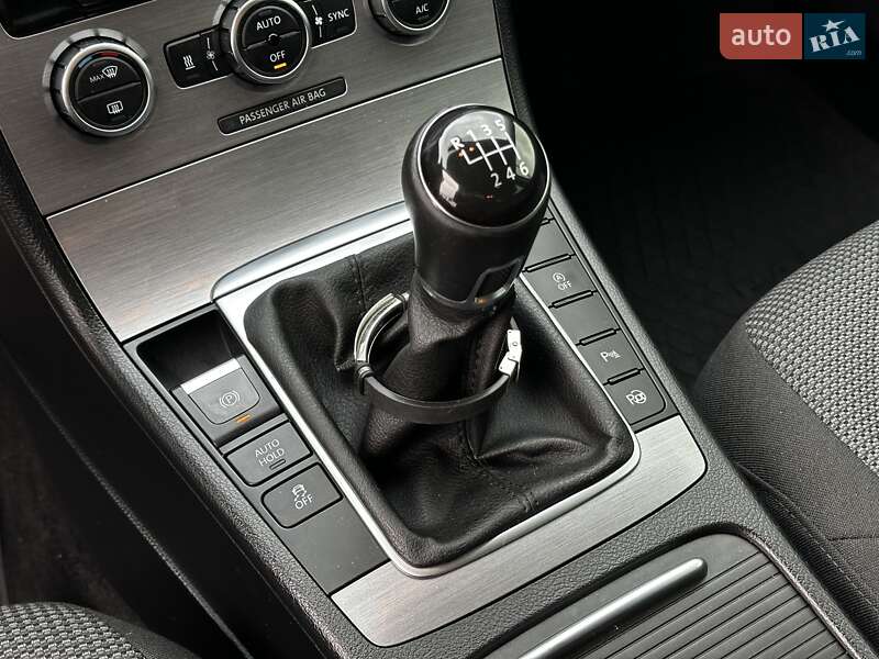 Седан Volkswagen Passat 2014 в Львове