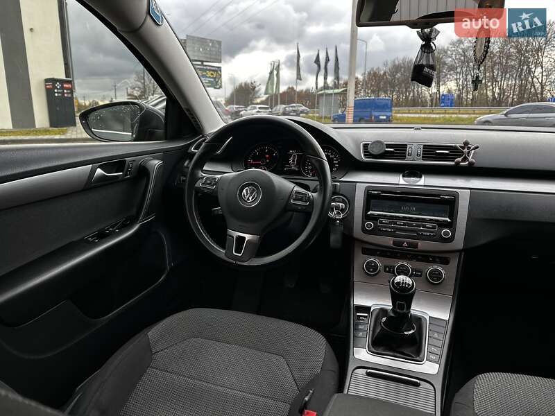 Седан Volkswagen Passat 2014 в Львове