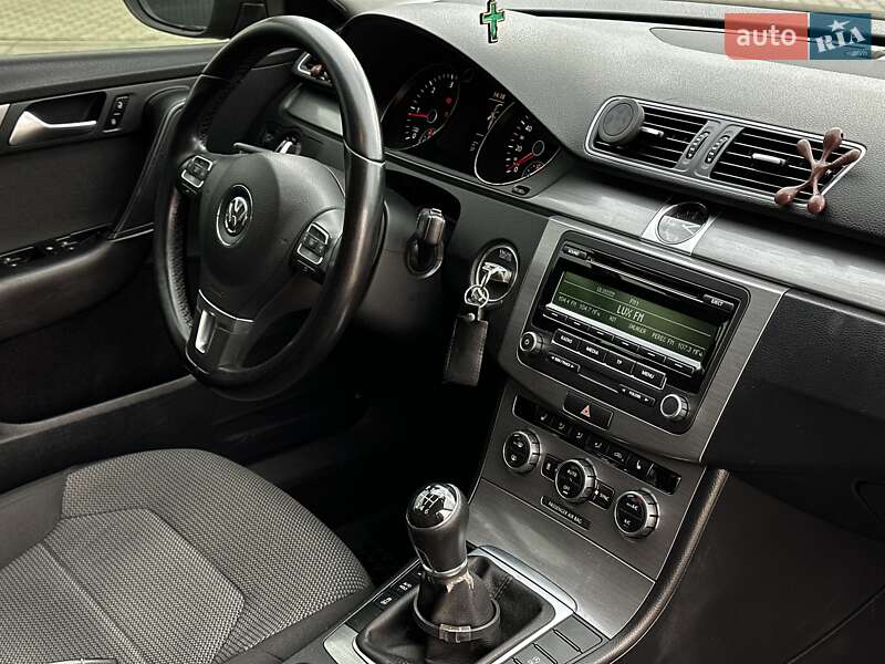 Седан Volkswagen Passat 2014 в Львове