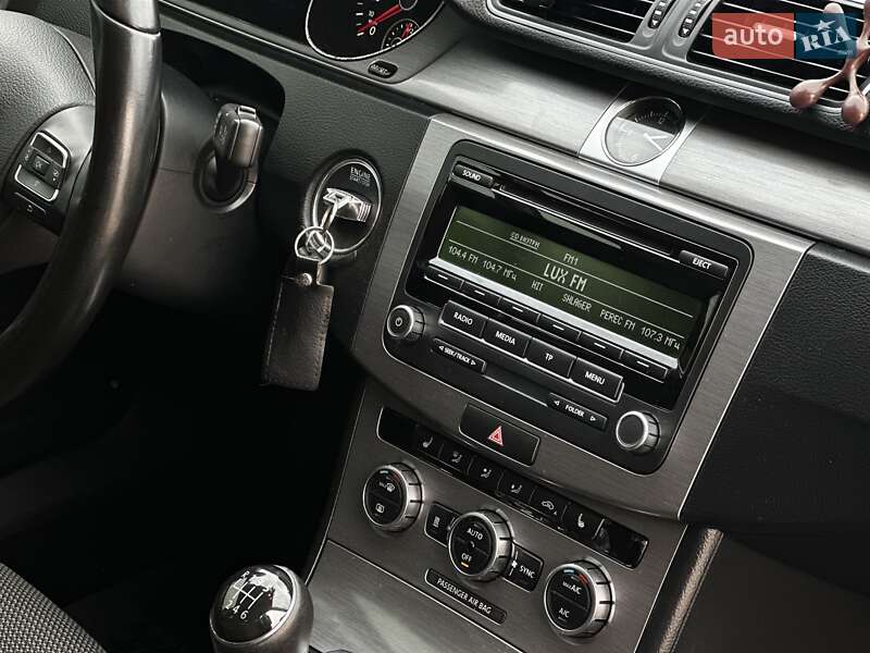 Седан Volkswagen Passat 2014 в Львове