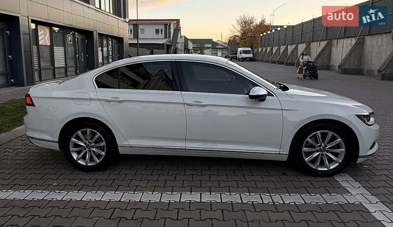 Седан Volkswagen Passat 2017 в Ивано-Франковске