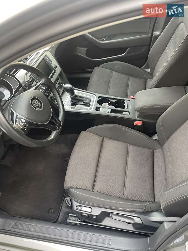 Универсал Volkswagen Passat 2015 в Ужгороде