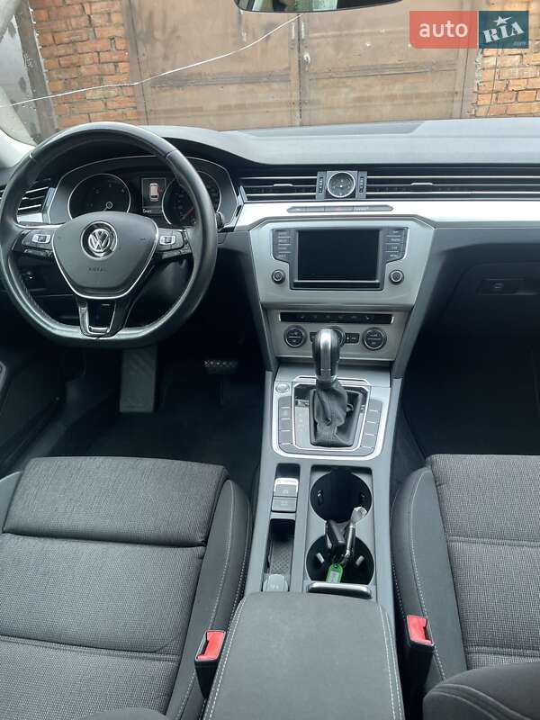 Универсал Volkswagen Passat 2015 в Ужгороде