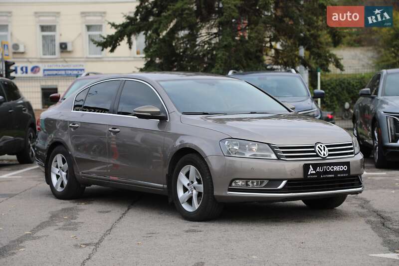 Седан Volkswagen Passat 2011 в Харькове