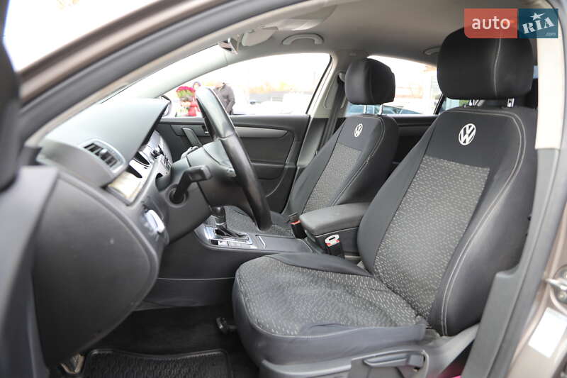 Седан Volkswagen Passat 2011 в Харькове