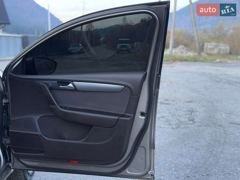 Седан Volkswagen Passat 2011 в Межгорье фото 66 Седан Volkswagen Passat 2011 в Межгорье