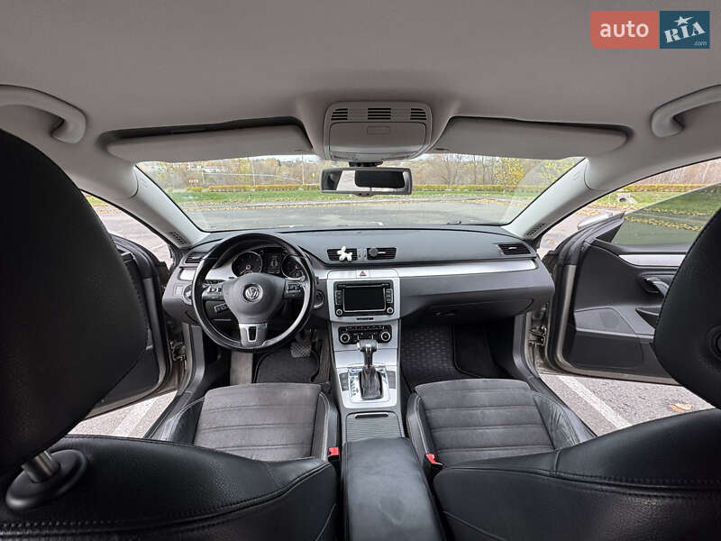 Седан Volkswagen Passat 2010 в Буче