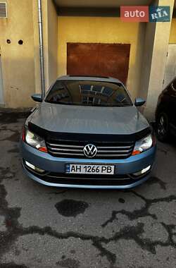Седан Volkswagen Passat 2011 в Ивано-Франковске