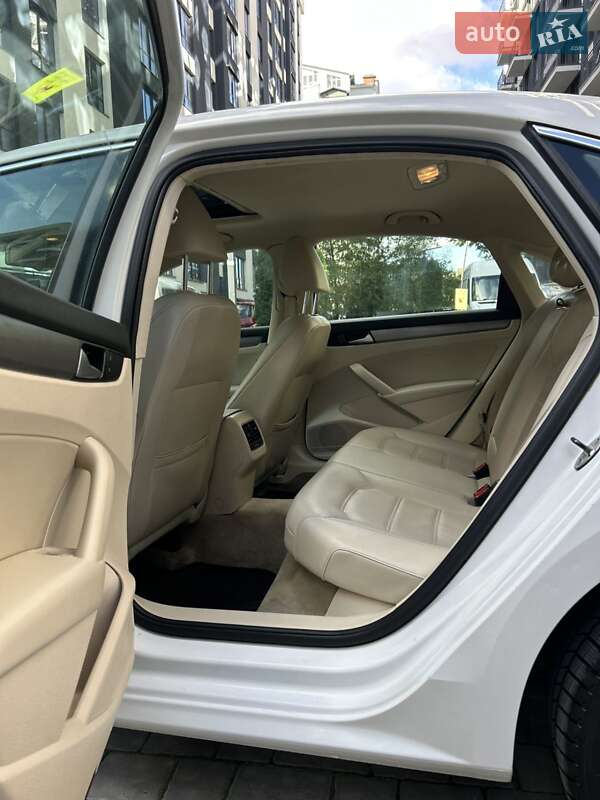Седан Volkswagen Passat 2014 в Ивано-Франковске