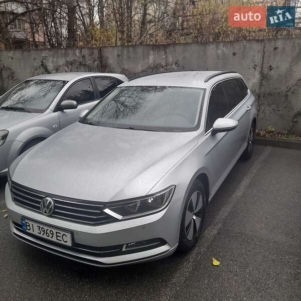 Универсал Volkswagen Passat 2016 в Киеве