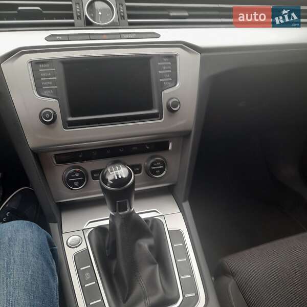 Универсал Volkswagen Passat 2016 в Киеве