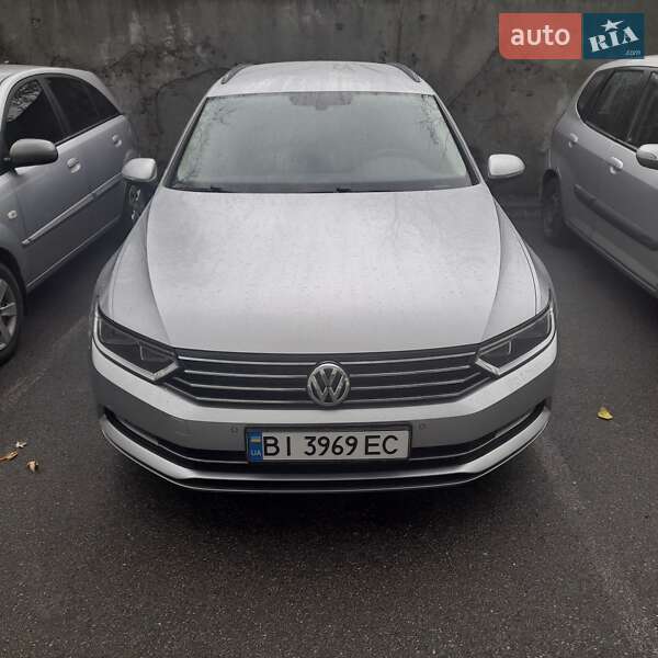 Универсал Volkswagen Passat 2016 в Киеве