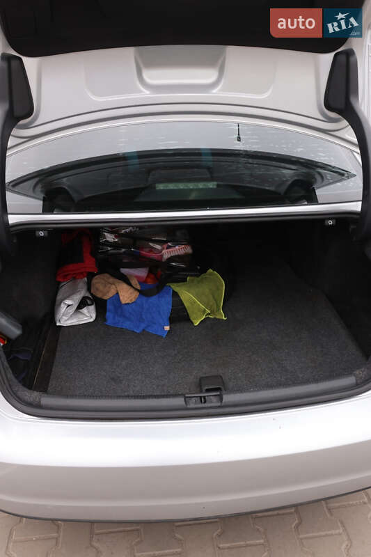 Седан Volkswagen Passat 2014 в Кривом Роге