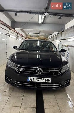 Седан Volkswagen Passat 2017 в Киеве