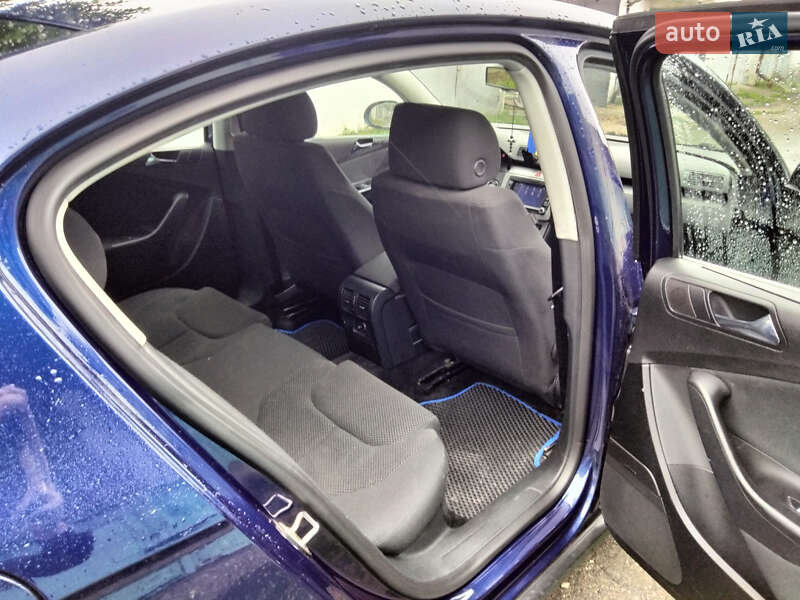 Седан Volkswagen Passat 2005 в Валках