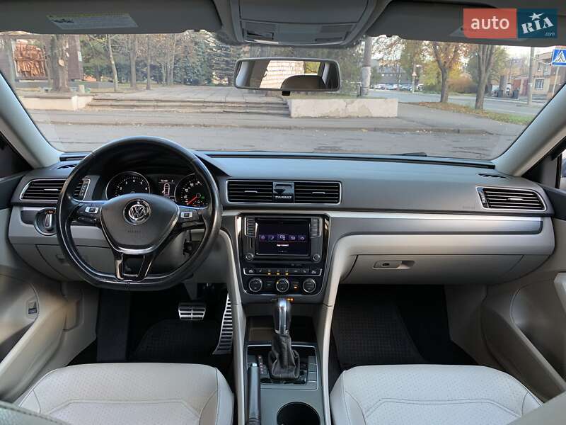 Седан Volkswagen Passat 2017 в Кривом Роге