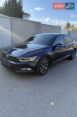 Седан Volkswagen Passat 2018 в Днепре