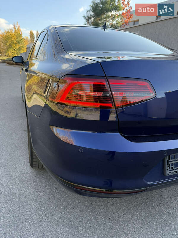 Седан Volkswagen Passat 2018 в Днепре