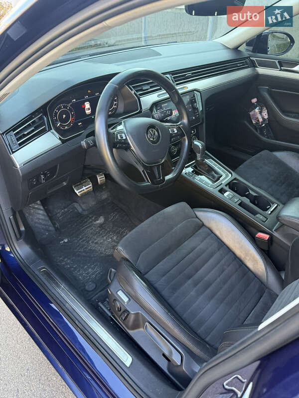 Седан Volkswagen Passat 2018 в Днепре