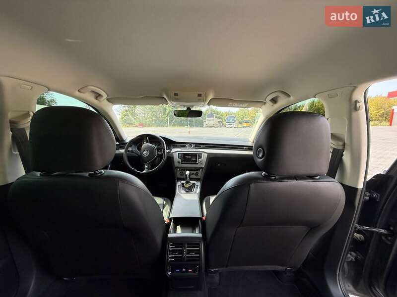 Седан Volkswagen Passat 2016 в Чернівцях