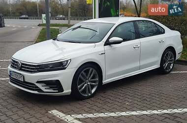 Седан Volkswagen Passat 2018 в Києві