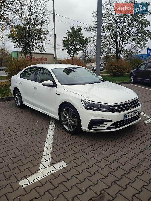 Седан Volkswagen Passat 2018 в Києві