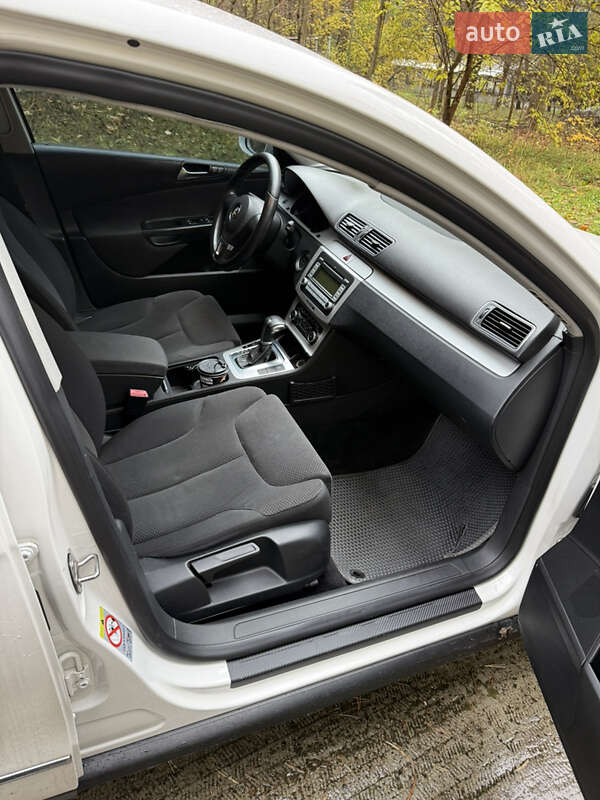 Седан Volkswagen Passat 2010 в Киеве
