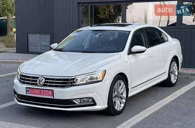 Седан Volkswagen Passat 2017 в Ровно