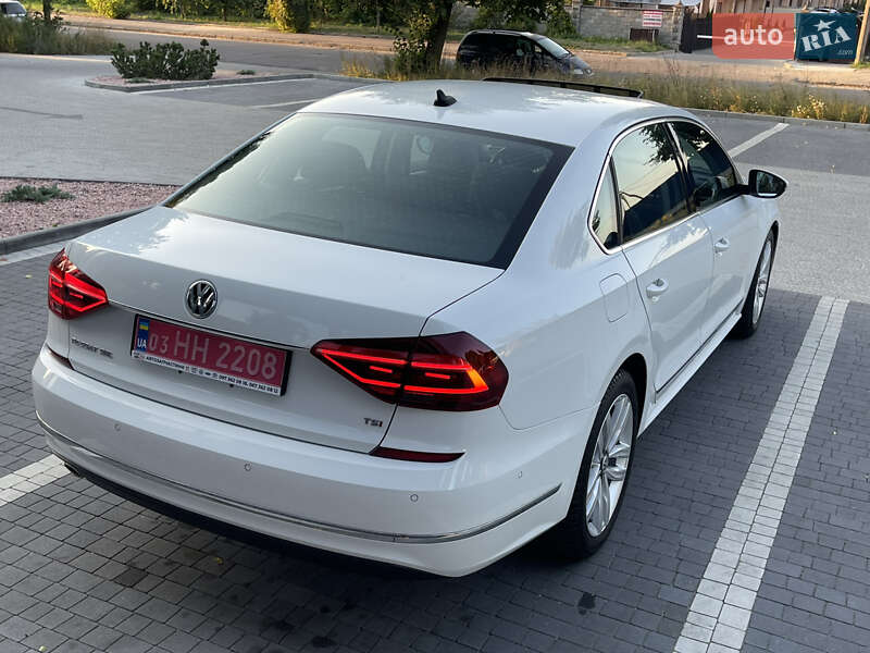 Седан Volkswagen Passat 2017 в Ровно