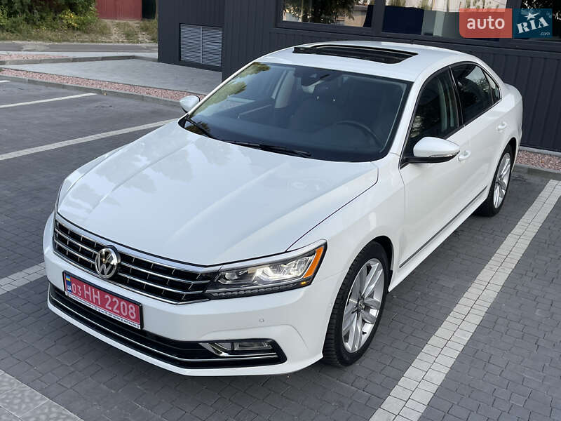 Седан Volkswagen Passat 2017 в Ровно