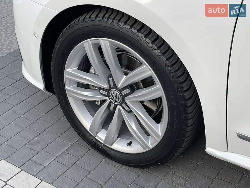 Седан Volkswagen Passat 2017 в Ровно