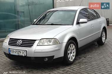 Седан Volkswagen Passat 2002 в Киеве