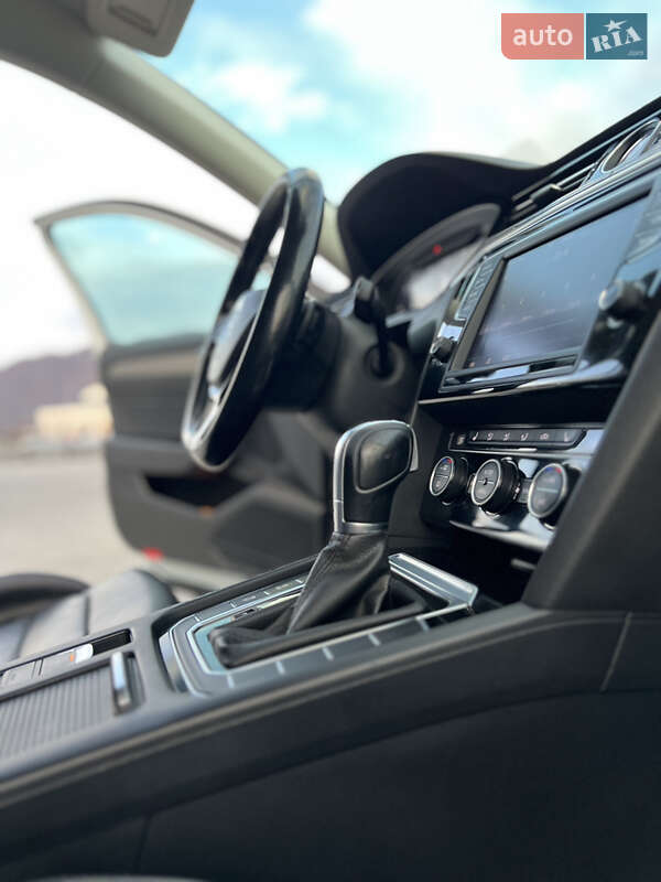 Седан Volkswagen Passat 2017 в Хусте