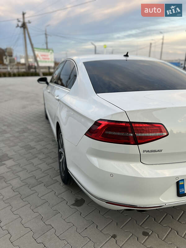 Седан Volkswagen Passat 2017 в Хусте