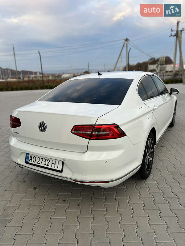 Седан Volkswagen Passat 2017 в Хусте