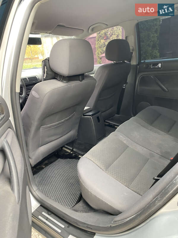 Универсал Volkswagen Passat 2004 в Вараше